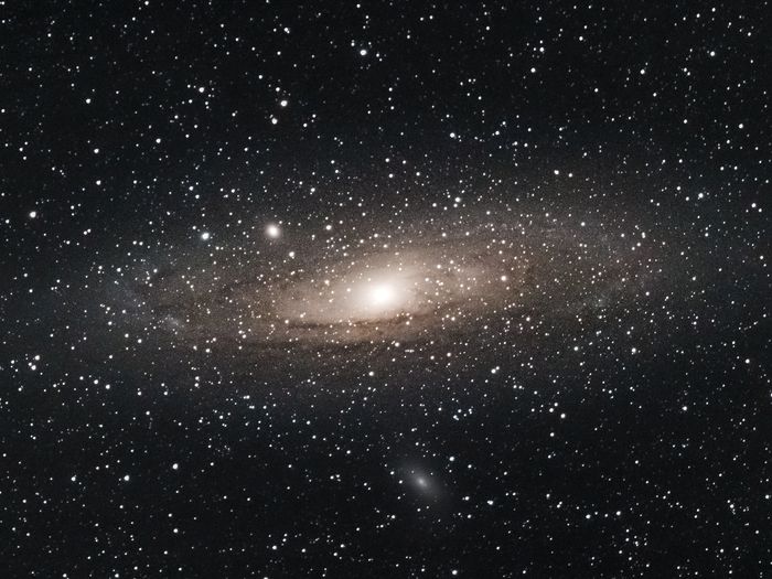 Andromedan galaksi mustassa avaruudessa