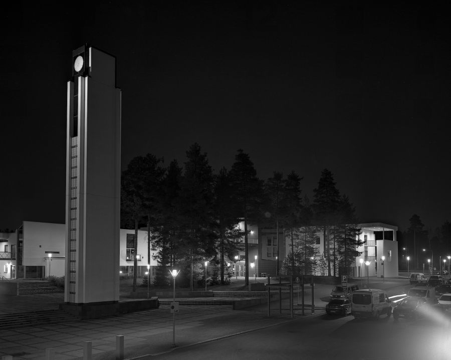 Kuva Kajaanin musiikkiopistosta yöllä